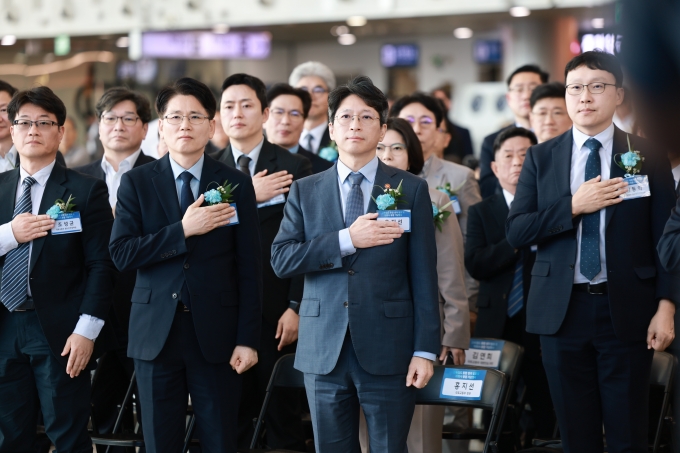 홍지선 국토부 장관 고속철도 통합 성과 발표 및 자회사 통합 기념행사 참석 - 포토이미지